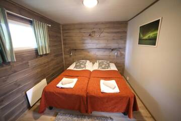 Фото номера Двухместный номер с 1 кроватью и ванной комнатой Курортные отели Holiday Village Nuorgamin Lomakeskus г. Нуоргам 4