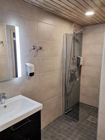 Фото номера Улучшенные апартаменты с сауной Курортные отели Holiday Village Nuorgamin Lomakeskus г. Нуоргам 6
